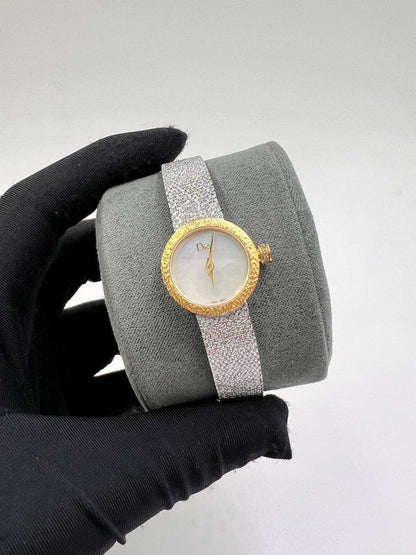 Dior

with box 
280 dhs🇦🇪🇦🇪

19mm

Zain85
♥️♥️♥️