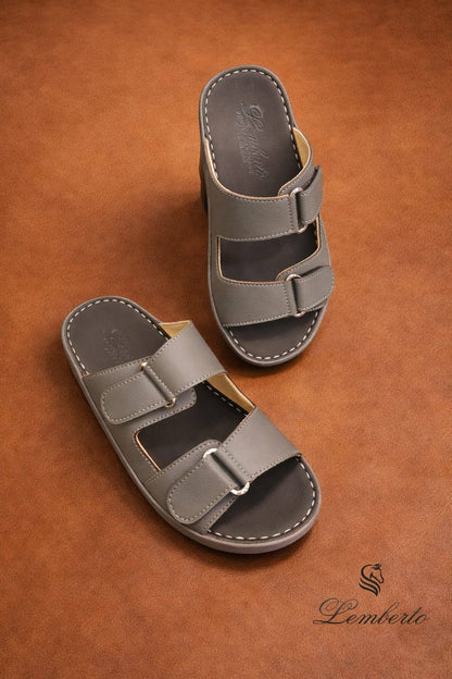 LEMBERTO KIDS ARABIC SANDAL MADE IN UAE

150 dhs🌺

SIZES : 31 to 37

Zain58
♥️♥️♥️