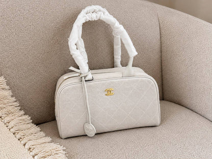 CHANEL  
SUPER MASTER QUALITY 
AVAILABLE 

For Price 👇 WhatsApp✅
0568585901 
0507557372
0552275751 Owner Zain 👌

Zain322
♥️♥️♥️