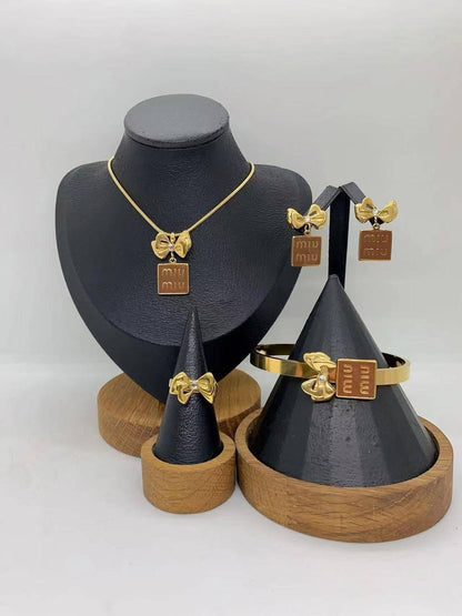 Accessories Set
50 dhs🇦🇪🇦🇪

Zain45
♥️♥️♥️