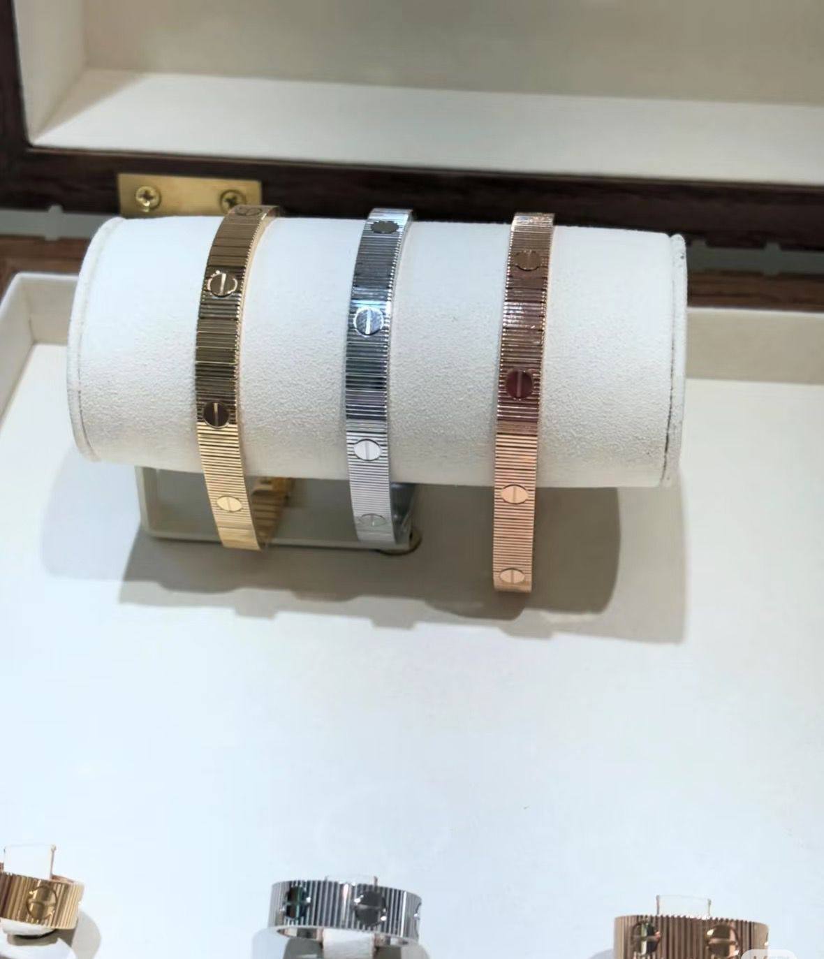 CARTIER
Bracelet’s
*SUPER MASTER*🍃
Normal BoX Add 
130 dhs🪙🌨️
Master Box Add
170 dhs🪙🌨️

Zain263
♥️♥️♥️
