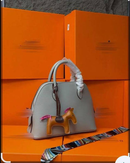 Hermes
100 dhs🇦🇪🇦🇪 
withbox

Zain235
♥️♥️♥️