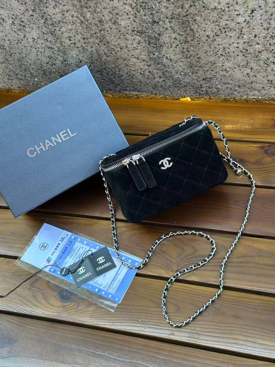 Chanel
good quality
withbox 
🎁🎁🎁

100 dhs🪙🖤

Zain143
♥️♥️♥️