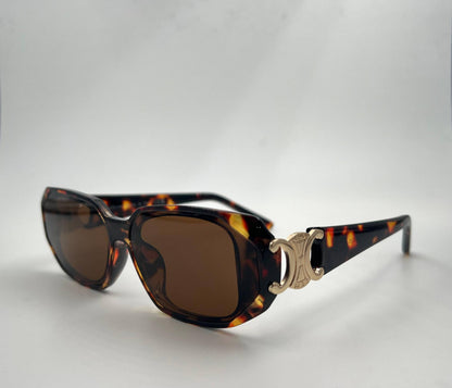 Celine💥
Sunglasses 🕶️ 
good quality 💯
With master box 🗃️ 
50 dhs❤️

Zain273
♥️♥️♥️
