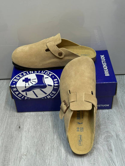 BRKAINSTUOK
LEATHER SLIPPER 
GOOD QUALITY 
*105 DHS*🪙🌨️
Size 36 to 41

Zain40
♥️♥️♥️