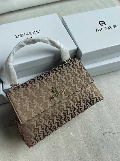 Aigner

with box
🎁🎁🎁

95 dhs✅

Zain72
♥️♥️♥️