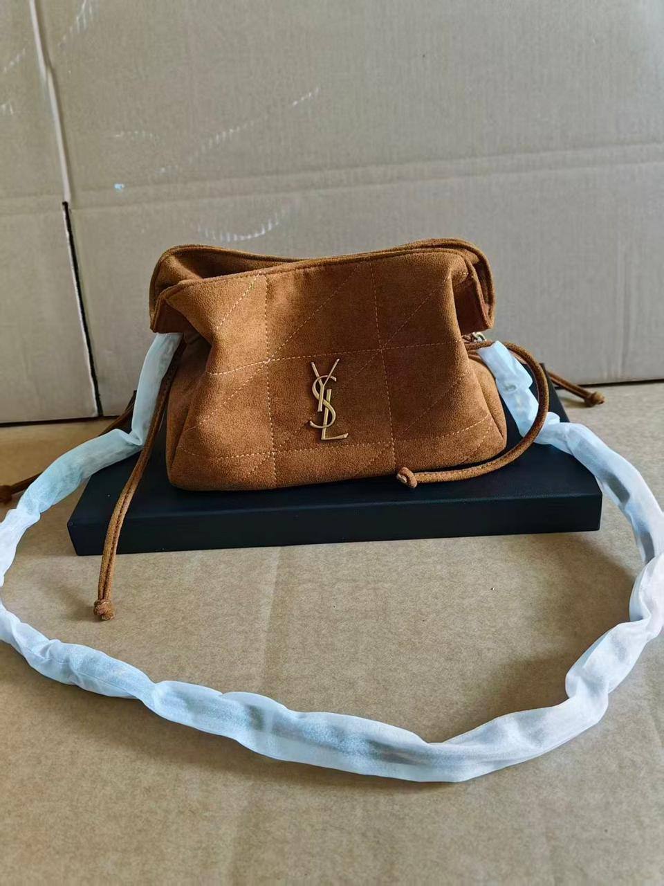❤️ YSL Jamie 
1️⃣ First Quality +box🎁
Size : 28 * 16 * 12.5 cm
90 dhs🇦🇪🇦🇪
with box🎁

Zain115
♥️♥️♥️
