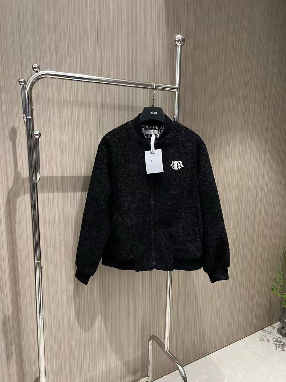 *New collections    
260 dhs❤️
*good  quality  ♥️♥️
*Sizes:S M L xl* 
*AVAILABLE NOW*

Zain231
♥️♥️♥️