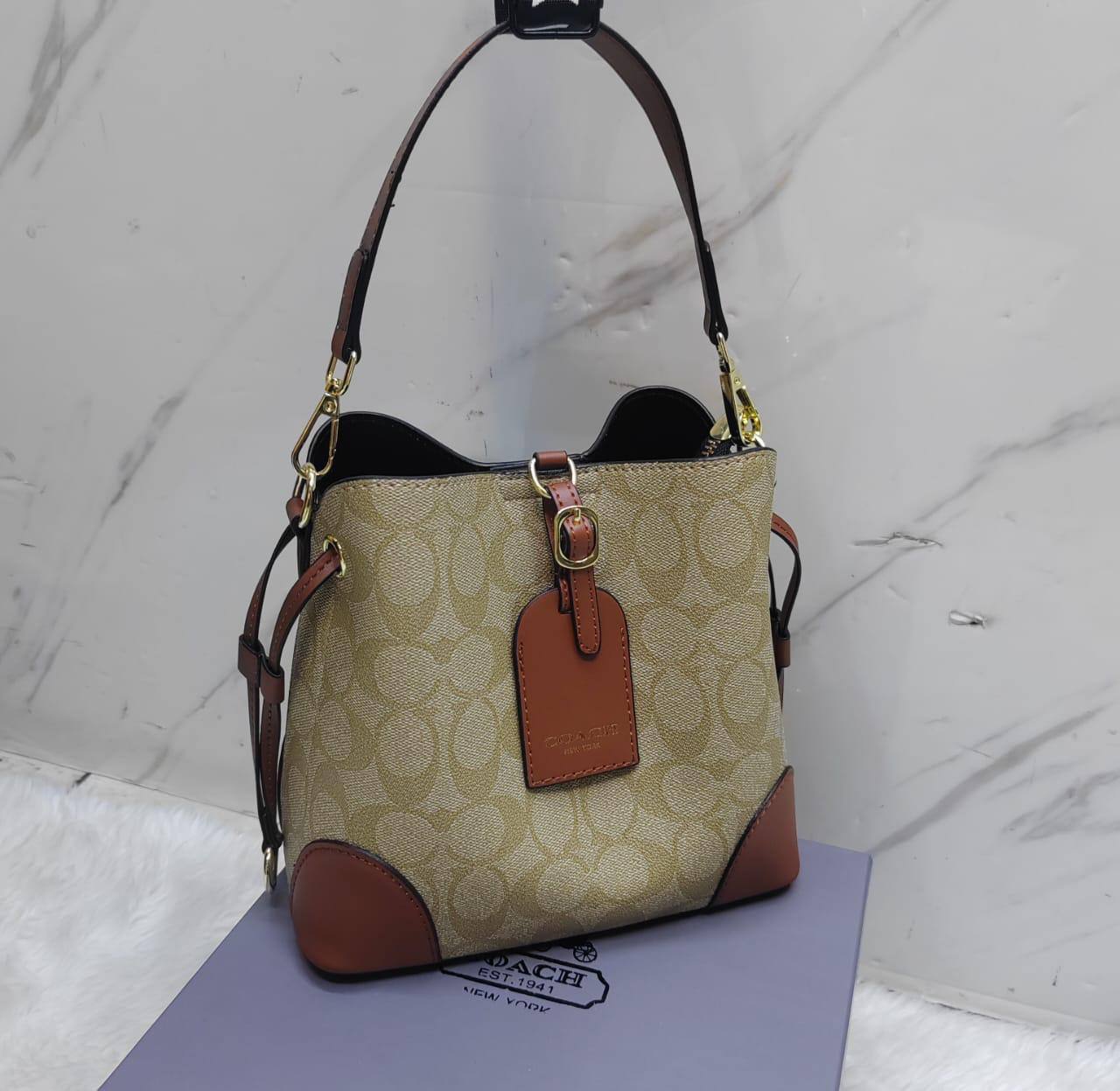 Bags

LV - Gucci - Bottega - Fendi
Dior - YSL

withbox 
🎁🎁🎁

110 dhs✅

Zain143
♥️♥️♥️