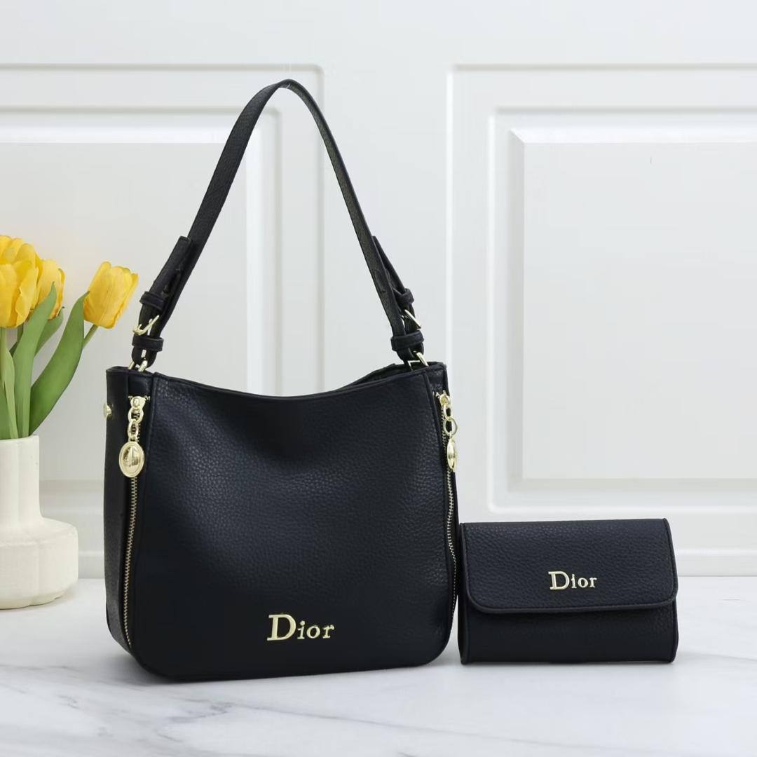 Dior

95 dhs 
 25cm

Zain26
♥️♥️♥️