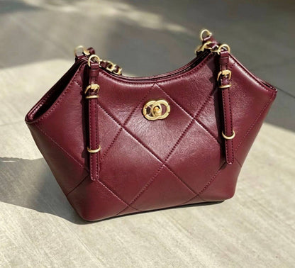 Chanel
90 dhs✅
Good-quality 
Size：28CM

Zain35
♥️♥️♥️