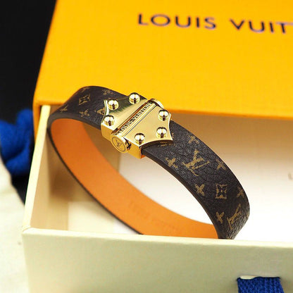 LV MASTER 
✨💫
BRACELET LEATHER
55 DHS✅ ⭐
WITH BOX AND PAPER BAG 🎁🛍️

Zain89
♥️♥️♥️