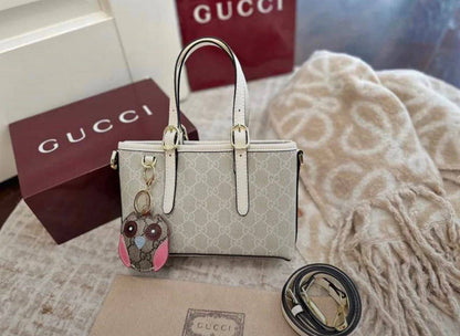 Gucci
100 dhs🇦🇪

SIZE：22cm

With the box
🎁🎁🎁

Zain35
♥️♥️♥️