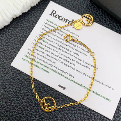 FENDI 
Necklace 🦋
Earring💥
Bracelet 🍁
Master quality 💯
With normal boxes 🗃️ 
115 dhs🇦🇪🇦🇪

With master box 📦 
125 dhs🇦🇪🇦🇪

Zain216
♥️♥️♥️