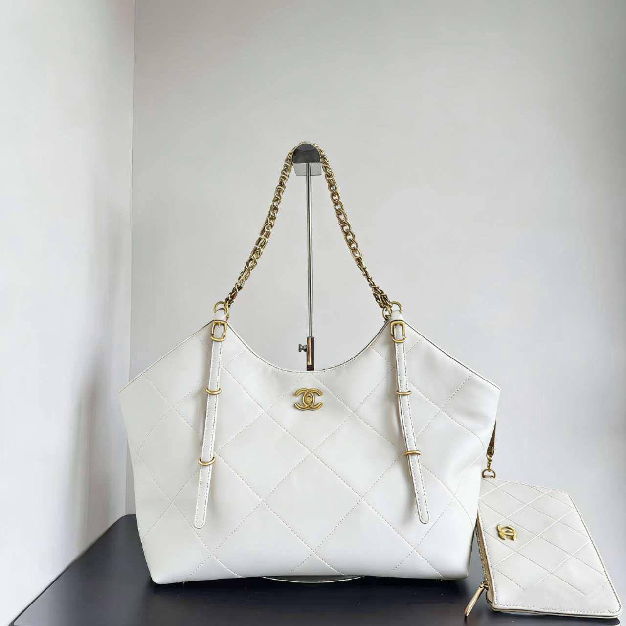 CHANEL 
NEW CAME GOOD QUALITY
110 dhs💓

Zain39
♥️♥️♥️