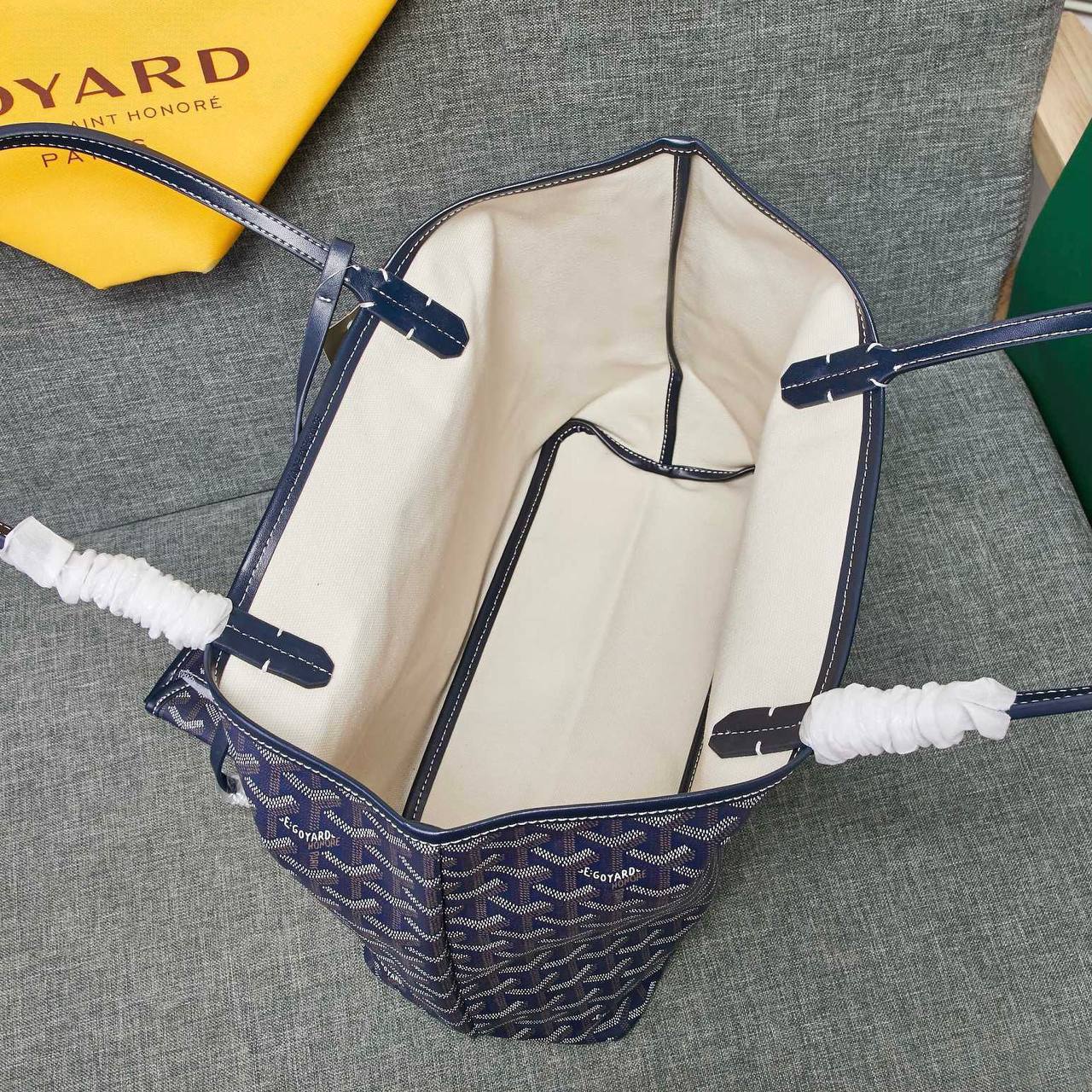 GOYARD 
GOOD QUALITY 
85 dhs✅

Zain295
♥️♥️♥️