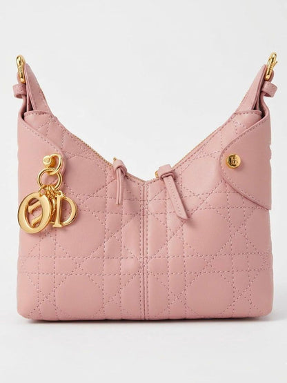 Dior
High quality 

With box
🎁🎁🎁

110 dhs✅

Zain50
♥️♥️♥️