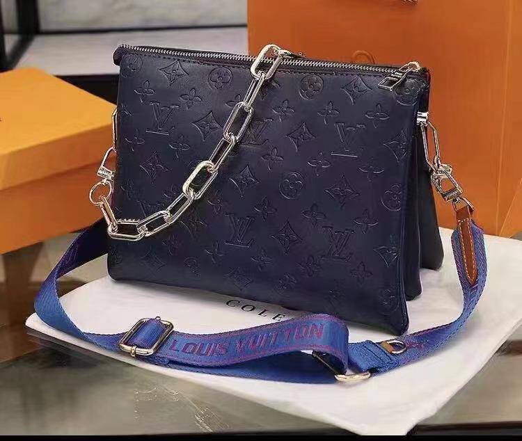 LV
Best quality 

with box’s 
🎁🎁🎁

110 dhs🪙🖤
size 26cm

Zain158
♥️♥️♥️