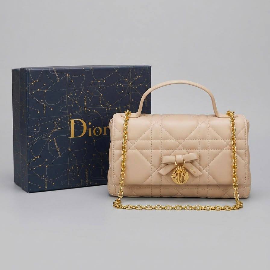 Dior
High quality 
With box 
120 dhs🇦🇪🇦🇪

Zain50
♥️♥️♥️