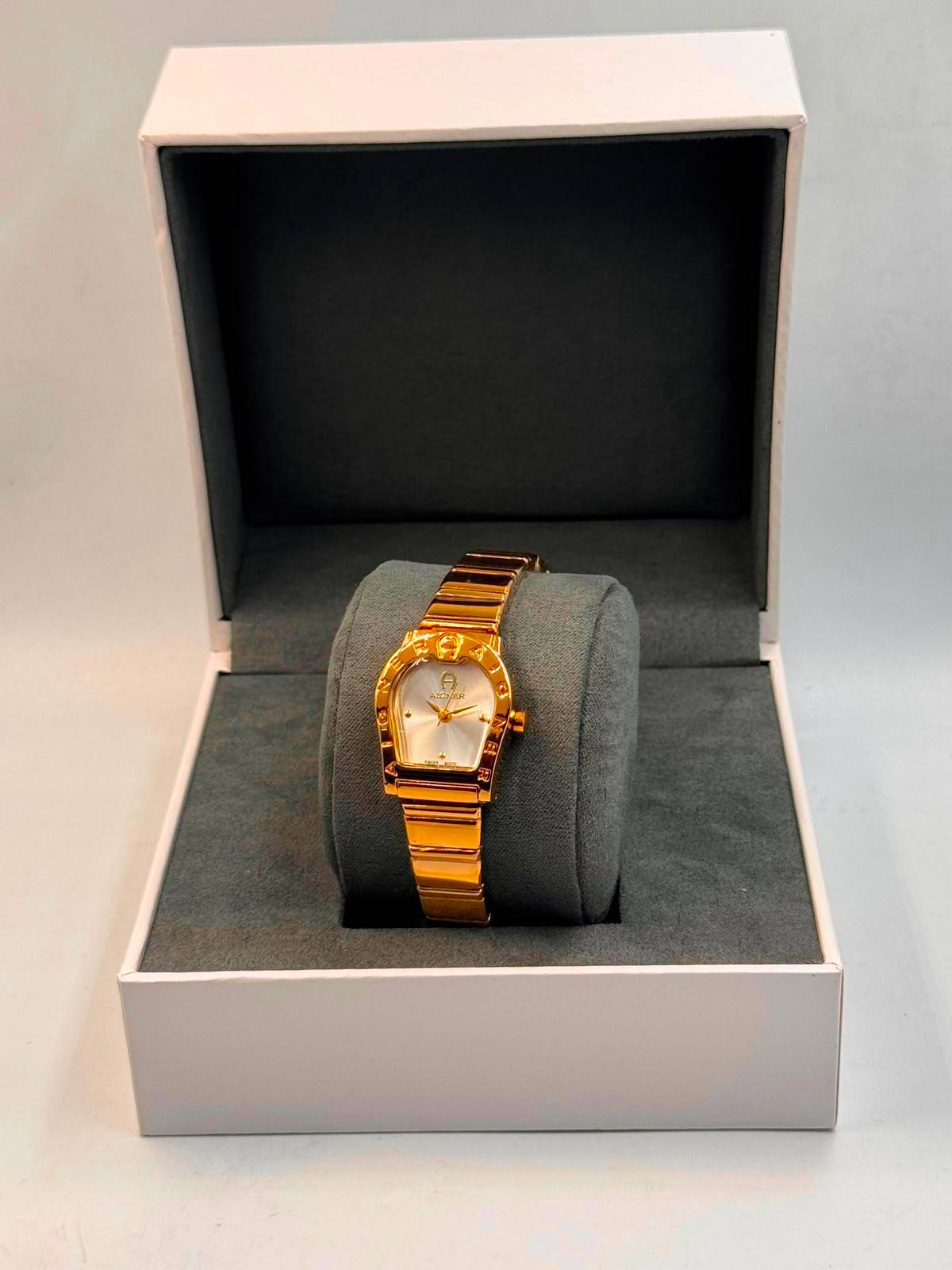 Aigner Ladies 
55 dhs🇦🇪🇦🇪

Zain08
♥️♥️♥️