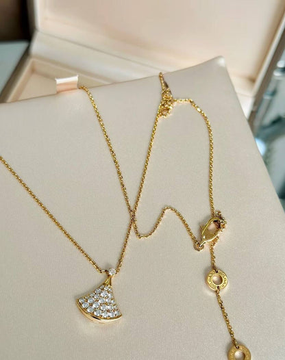 BVLGARI ❤️‍🔥*
Necklace ✨
Earring 🦋
Master quality 💯
With normal boxes 🗃️ 
110 dhs✅

With master box 📦 
140 dhs✅

Zain216
♥️♥️♥️