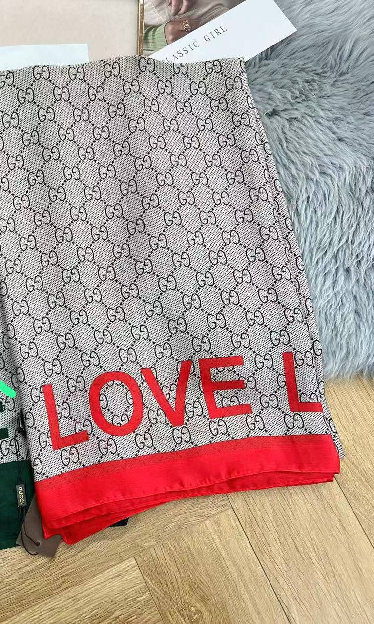 Silk scarf 
40 dhs🪙💕

Zain93
♥️♥️♥️