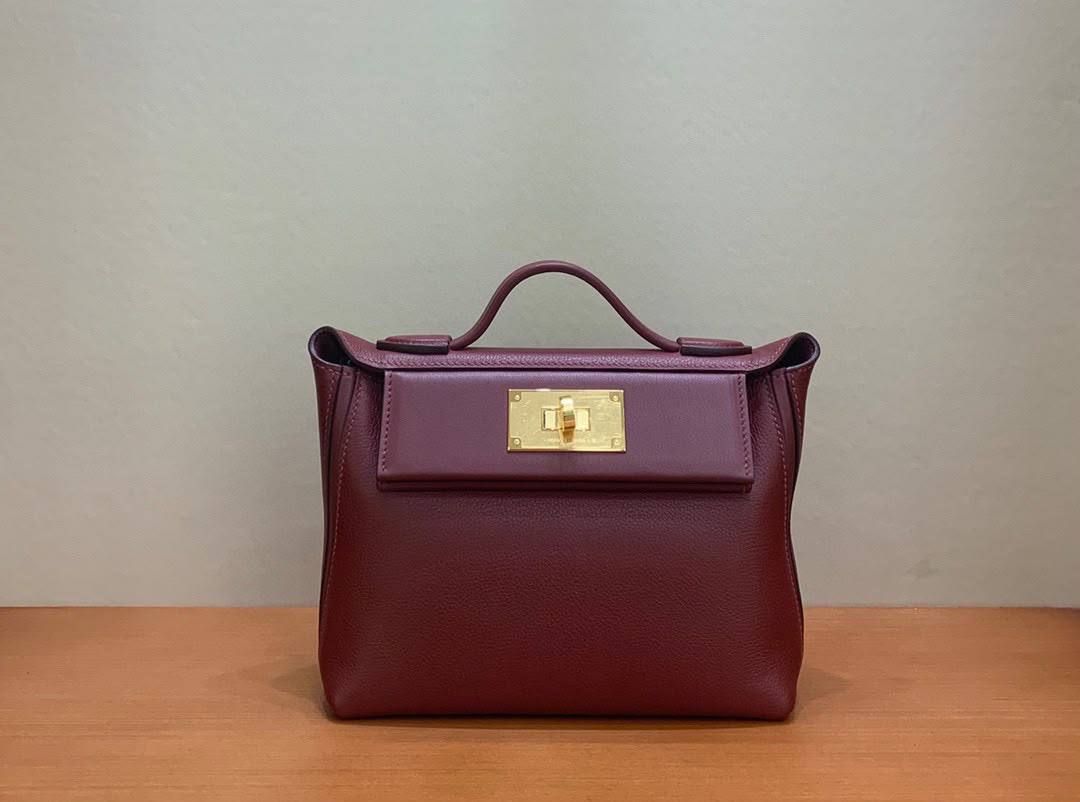 Hermes
maroon / etoupe / brown

Single rolled leather top handle

Classic, elegant and timeless🙂‍↔️

For Price 👇 WhatsApp✅
0568585901 
0507557372
0552275751 Owner Zain 👌

Zain325
♥️♥️♥️