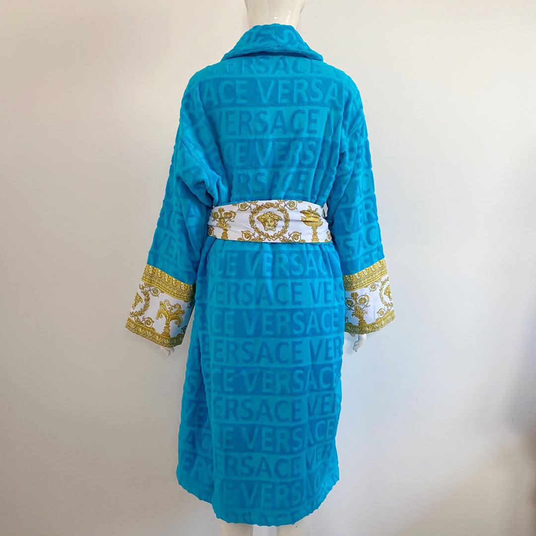 ه*New collections*                                                
VERSACE BATHROBE
*Super Master quality*
*Sizes:FREE SIZE*

750 dhs🇦🇪🇦🇪

Zain308
♥️♥️♥️