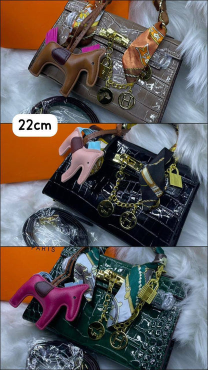 Hermes
100 dhs✅ 

with box
🎁🎁🎁

Zain72
♥️♥️♥️