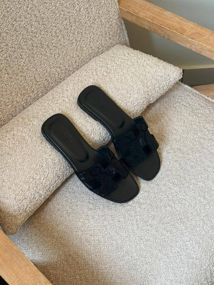 Hermes 🖤
✨ 𝐀𝐯𝐚𝐢𝐥𝐚𝐛𝐥𝐞 𝐍𝐨𝐰
✨ 𝐒𝐢𝐳𝐞𝐬: 𝟑𝟔 — 𝟒𝟏
450 dhs💓

Zain298
♥️♥️♥️