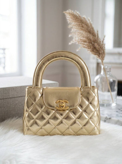 Chanel

95 dhs
With box

Zain72
♥️♥️♥️