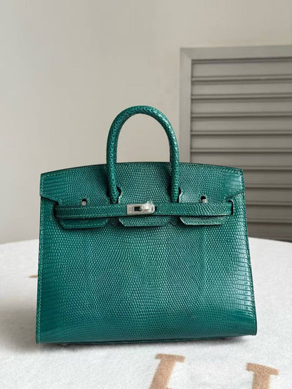 Hermes
Birkin 25 handbag is crafted from green lizard skin.❤️❤️💯

Zain71
♥️♥️♥️