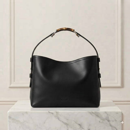 GUCCI Beatrix Hobo
Shoulder Totebag
Canvas, Denim, & Leather Material
Size: 35 cm
Without BOX

110 dhs🇦🇪🇦🇪

Zain239
♥️♥️♥️