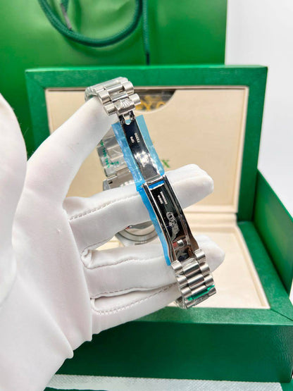 Rolex
Automatic  
240 dhs💓

Zain85
♥️♥️♥️