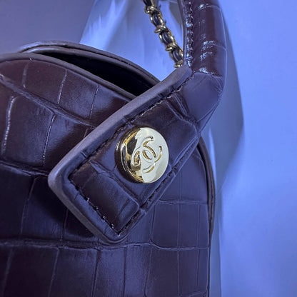 CHANEL 

NEW DESIGN 
GOOD QUALITY 
110 dhs🇦🇪🇦🇪

Zain39
♥️♥️♥️