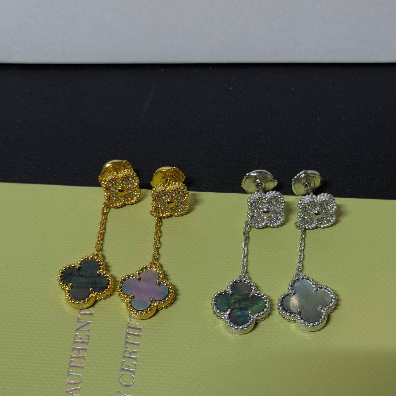 VCA 🦋*
Mini Earring🌸
Master quality 💯
With normal boxes 📦 
55 dhs🪙🌨️
With master box 🗃️ 
80 dhs🪙🌨️

Zain216
♥️♥️♥️