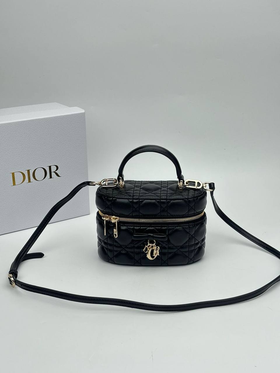 Dior  
Master🌺
Size:17cm  
250 dhs✅

Zain114
♥️♥️♥️