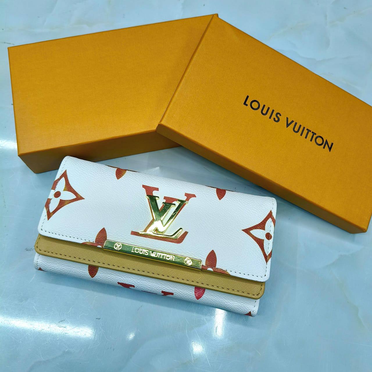 TRI-FOLD 𝗟𝗢𝗡𝗚 WALLET

WITH BOX
🎁🎁🎁

30 dhs🪙🌨️

Zain31
♥️♥️♥️