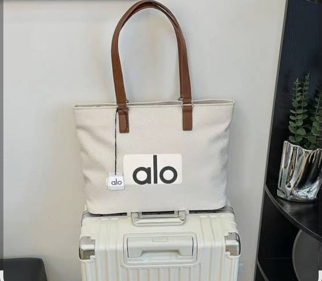 Alo
Tote bag 
95 dhs✅
Size 45cm 🌹🌹👈🤌

Zain161
♥️♥️♥️