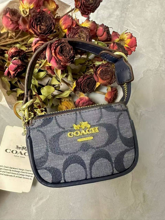 Coach
Mini   pendent ornament
withbox  
🎁🎁🎁

45 dhs🪙💚

high quality

Zain04
♥️♥️♥️