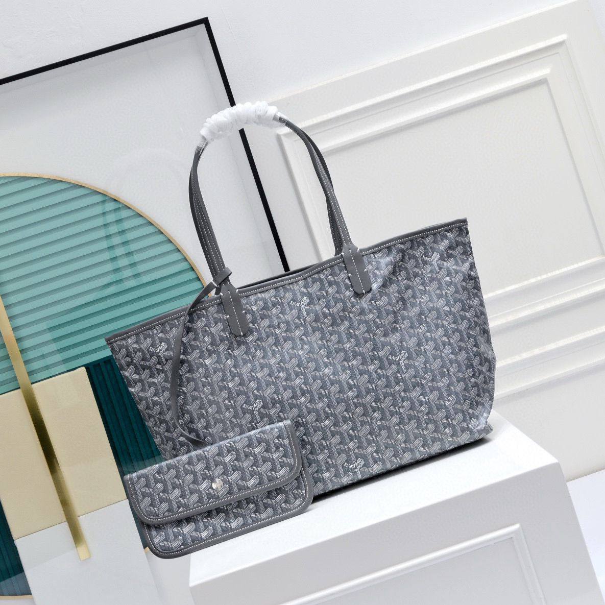 GOYARD 

BIG SIZE 

HIGH QUALITY 


WITH BOX 
🎁🎁🎁

95 dhs✅

Zain39
♥️♥️♥️