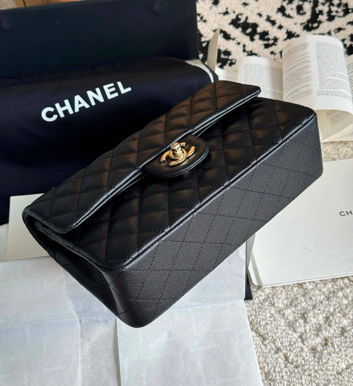 CHANEL NEW CAME HIGH QUALITY WITH FOLDING BOX 
130 dhs🇦🇪🇦🇪
(caviar)

Zain295
♥️♥️♥️