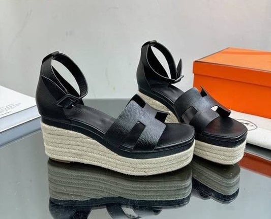 HERMES 
☘️ *SIZE  35  to 40 ☘️                                                                                                       
230 dhs🌺

Zain224
♥️♥️♥️