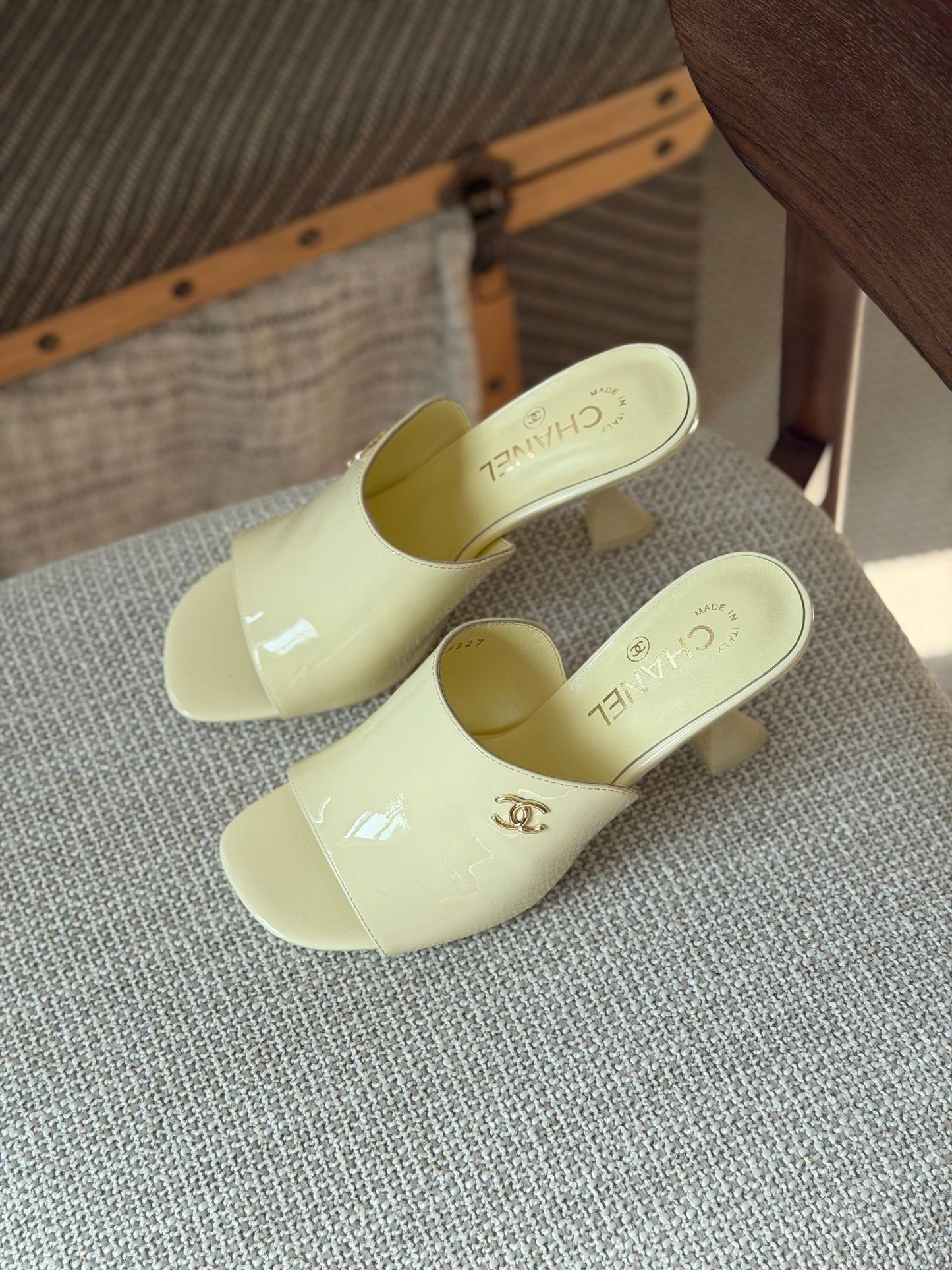 Chanel new 🩶
Size: 36 to 41
Super master quality 
450 dhs💚

Zain198
♥️♥️♥️