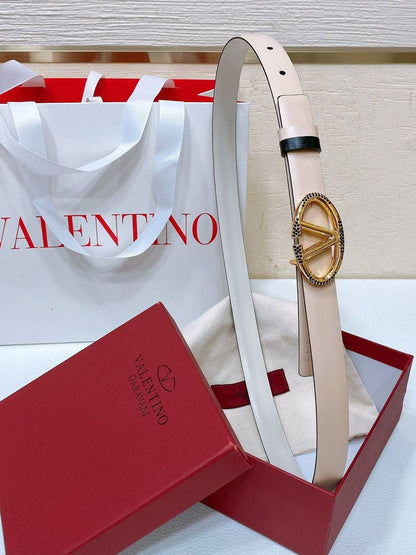 Valentino
*💕2.cm💕*
💞*Master quality*💞
280 dhs🪙🌺

Zain164
♥️♥️♥️