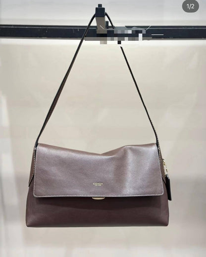 Coach
Master 💓💓
🌺😍31cm 
240 dhs✅

Zain248
♥️♥️♥️