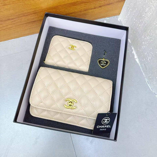 CHANEL
combination
SIZE：19.5cm

90 dhs🪙💕
withbox
🎁🎁🎁

Zain04
♥️♥️♥️