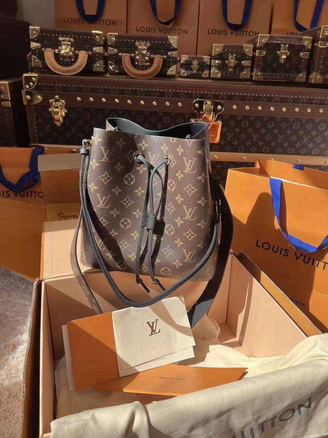 LV

290 dhs🇦🇪🇦🇪

Zain153
♥️♥️♥️