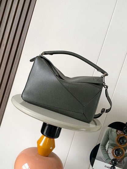 Loewe supper master quality ❤️
new collection ❤️
Available ✨💕
With full packing 📦
For Price 👇 WhatsApp✅
0568585901 
0507557372
0552275751 Owner Zain 👌

Zain251
♥️♥️♥️