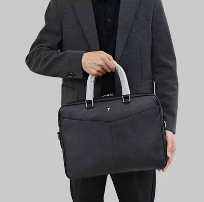 Montblanc 
Laptop bag 

copy one 
new came 
265 dhs🇦🇪🇦🇪

Zain295
♥️♥️♥️